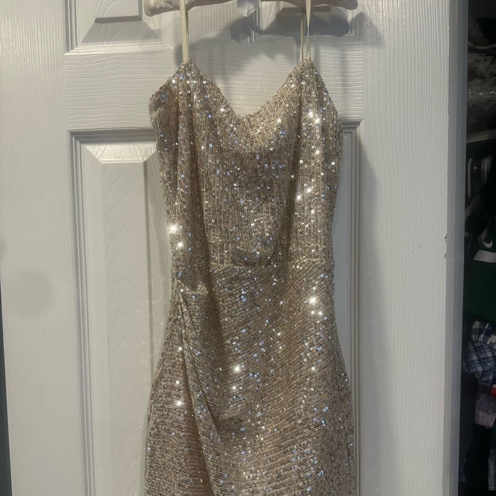 KatieJ NYC Maddie sequins dress
Champagne 
X-small
